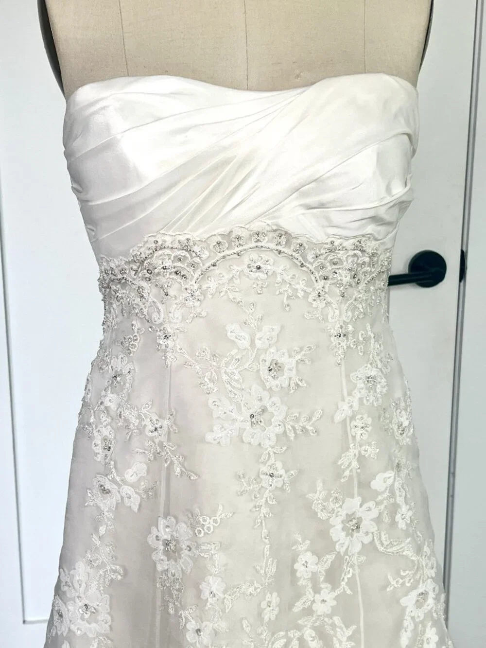 Casablanca Bridal 1955 "Dazzling Destiny" | Fit & Flare Wedding Gown | Size 8 - Picture 6 of 16